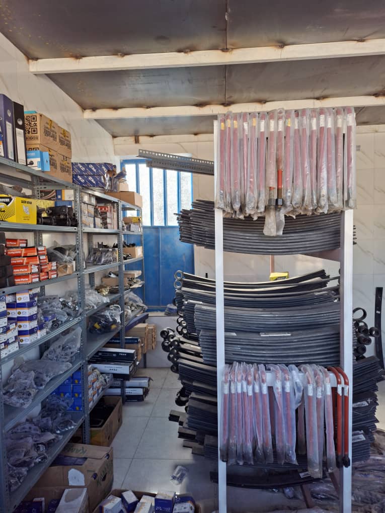 فروشگاه فنر لوازم زیربندی کامیونت آقای فنر بمدیریت محسن زاده در یزد